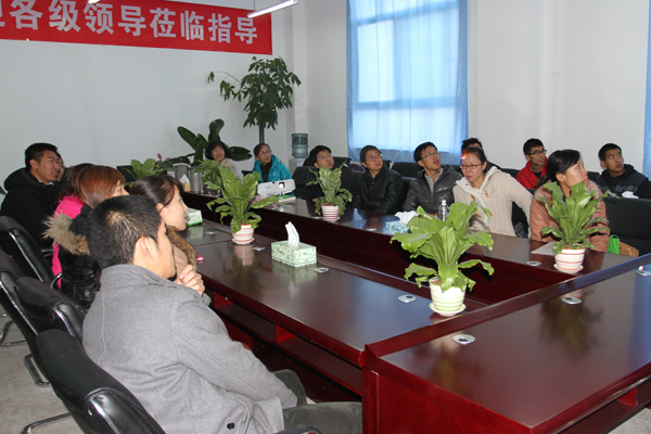 我院组织师生收看党的十八大开幕会