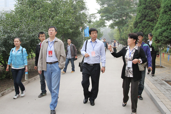 姚芝楼书记张文栋校长等校领导来我院指导迎新工作 姚芝楼书记张文栋校长等校领导来我院指导迎新工作
