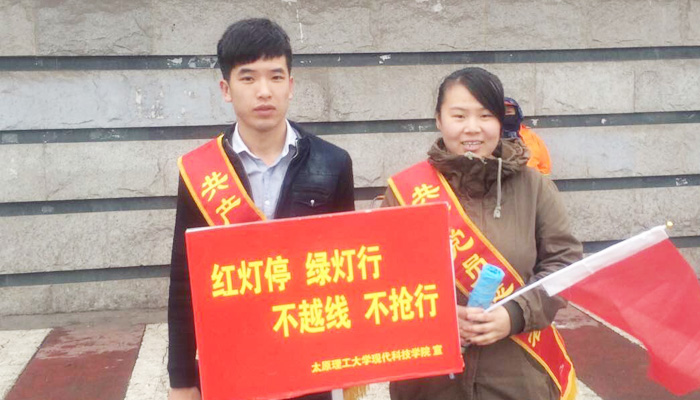 我院开展文明交通主题宣传教育服务活动