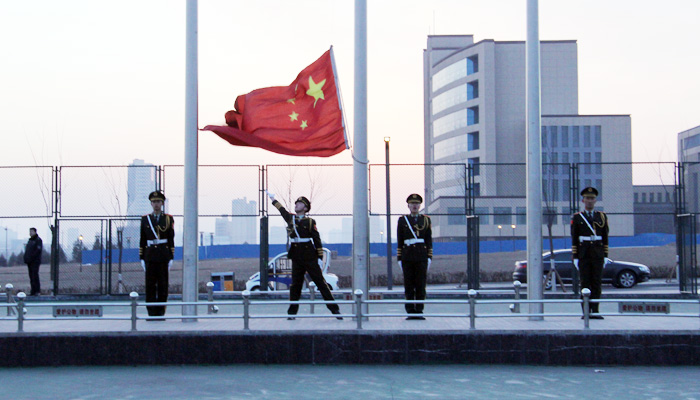 我院在孝义校区举行新学期升国旗仪式