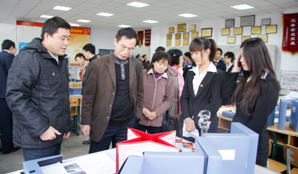 校基层单位文明和谐创建工作检查考核组莅临我院检查指导 校基层单位文明和谐创建工作检查考核组莅临我院检查指导