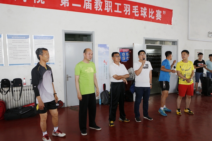 [2017年5月31日] 我院工会成功举办第二届教职工羽毛球比赛