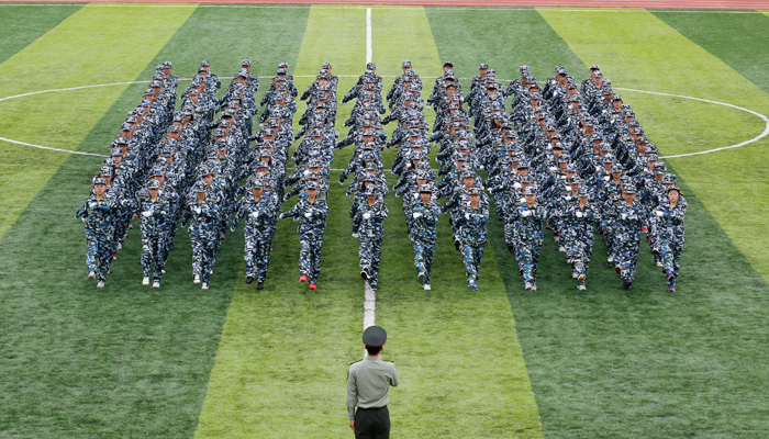 我院举行2014级新生军训汇报表演暨总结表彰大会