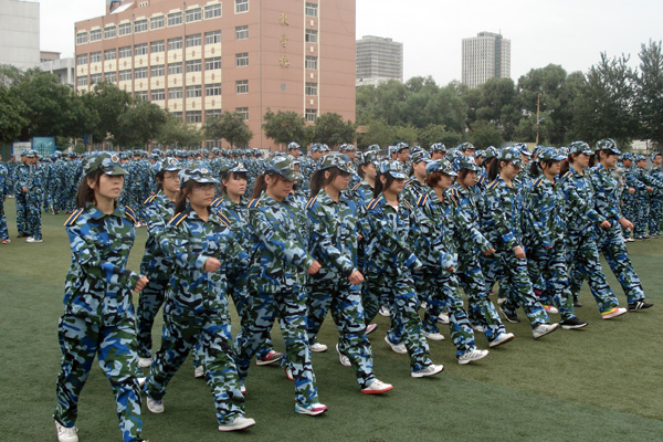 我院2011级新生正式迎来军训生活 我院2011级新生正式迎来军训生活