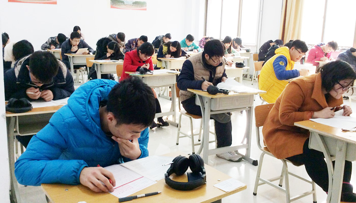 我院2015年下半年全国大学英语四、六级考试顺利结束