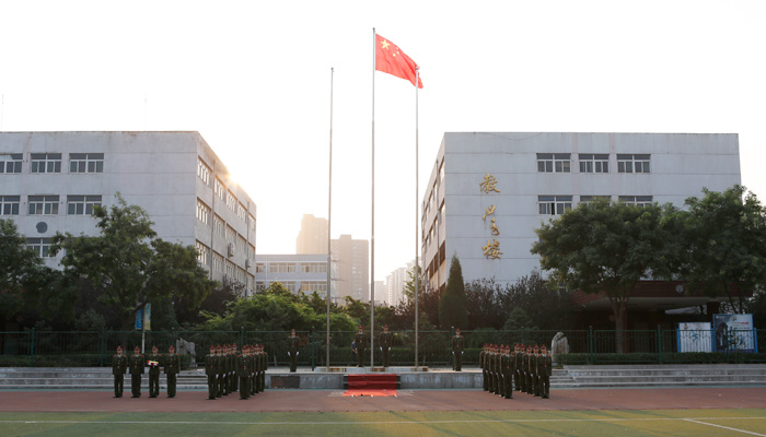 我院举行新学年升国旗仪式