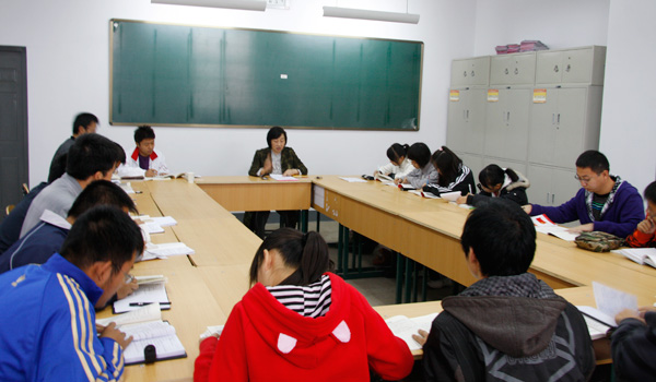 我院党委召开新生党员培训会议 我院党委召开新生党员培训会议